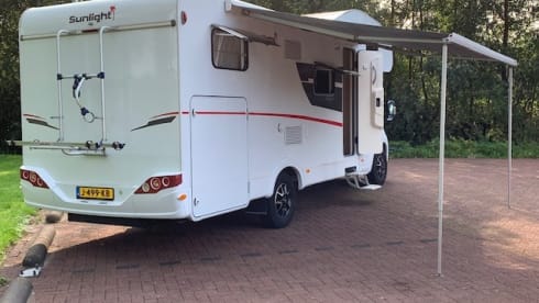 Sunny – Sunlight A70 alcove 6 person Automatic 150 HP built in 2018