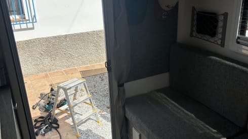 Frank & Frieda – Pick up & set up unit for 2 to 3 persons!