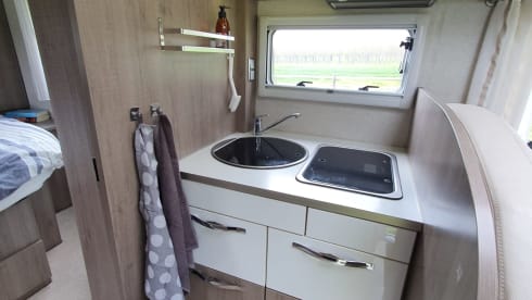 luxurious 4-person Bavaria Arctic integral from 2014