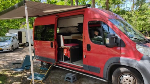 Dubbele schuifdeur en dubbele luifel – 4p Fiat L2H2 bus from 2010 suitable for off-grid