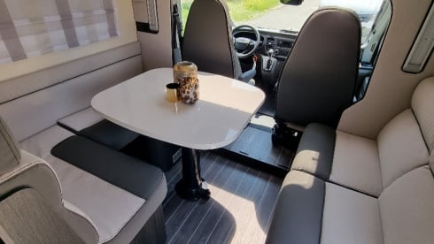 5p Ford semi-integrated uit 2022