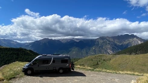 Bus camper PÖSSL, 2 length beds, 2 seats