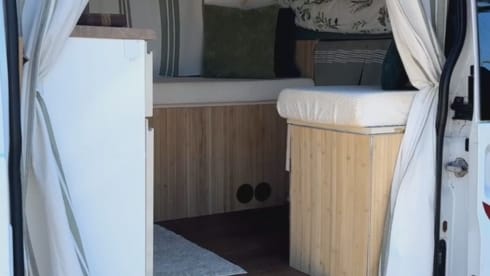 Fern the Ford Transit – 🚐✨ Meet Fern – Your Home on Wheels for the Ultimate Getaway! ✨🚐