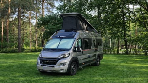 4p Adria Mobil bus uit 2023