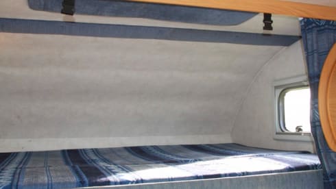 Blucamp Sky 400 - Cozy family camper with 7 places to sleep!