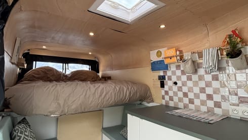 Busje – Peugeot campervan omgebouwd in 2026