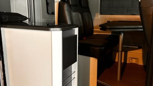 Einzigartiger 4-Personen-160-PS-Familien-Buscamper der Spitzenmarke Adria aus dem Jahr 2021