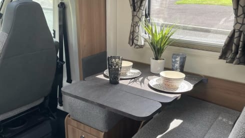 4 berth Bailey autograph 74-4