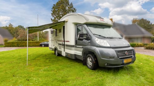 Very luxurious semi-integrated camper with a lot of comfort