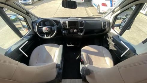 4 person luxury motorhome Fiat semi-integrated 