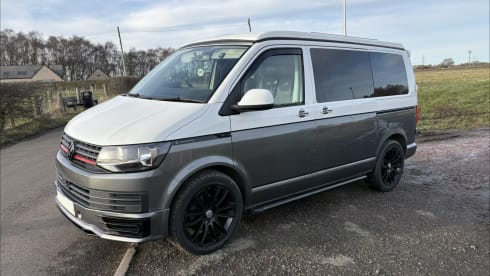 Roamin’ with Tina 💛 – 4 berth Volkswagen campervan from 2017