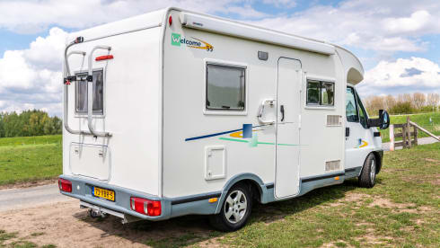 Compact semi-integrated motorhome