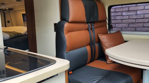 vakantiehuisje op 4 wielen – 2p Karmann bus, with air conditioning in living area