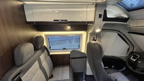 Ranger – New possl summit, bus camper of the year, with skyroof!