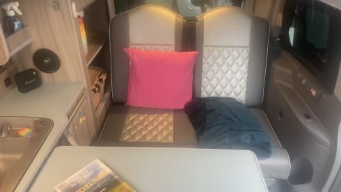 Rainbow Magnus – 4 berth Mercedes-Benz campervan from 2009