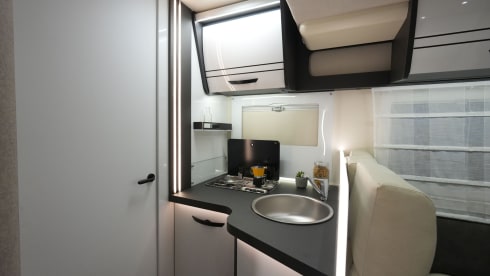 Mclouis avantgarde tot 5 personen – 5 persons semi-integrated Mc Louis Avantgarde