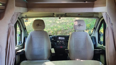 Beautiful luxury and compact (6.40 meters) motorhome with everything you wish for...
