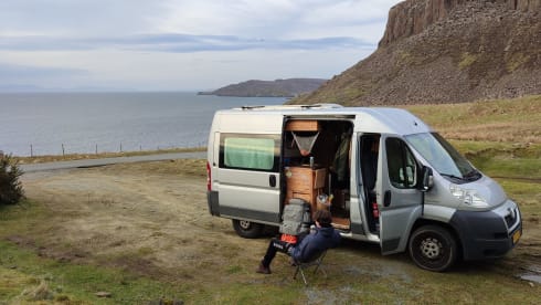 Zelfbouw Surfbus met charme en privacy