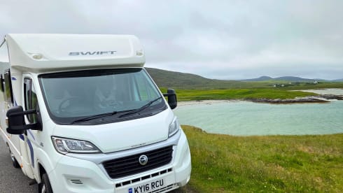 Hamish – Hamish – Accogliente e moderno camper a 4 posti letto situato a St Andrews, in Scozia.