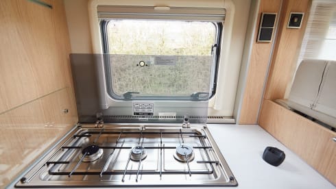 Comfortable Hymer 680 BMC Integral (2023). Book now for 2024!