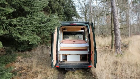 Highlander – Fast, cool and cozy camper bus!