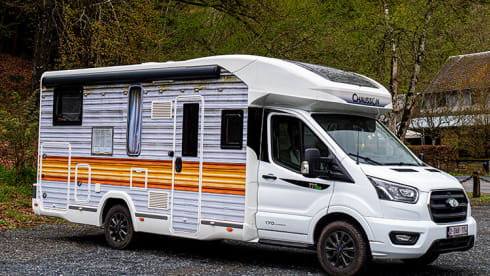 Start in de Ardennen – Luxury 2 person Chausson from 2021 with classic Vanguard rv wrapping.