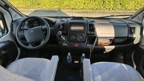 Magic Adventure – 3p Peugeot camper from 2024 is ready to go