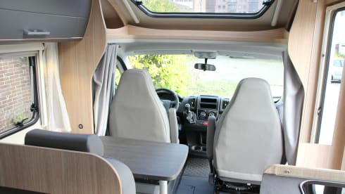 2p Sunlight semi-integrated uit 2019