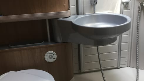 Luxurious spacious Burstner with 2 twin beds