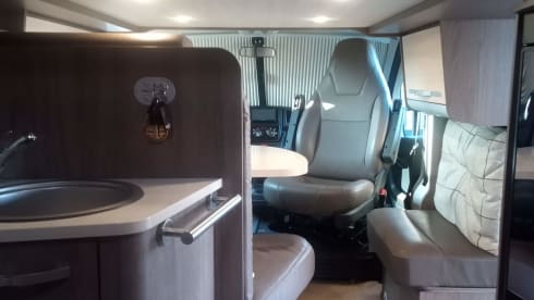 Ixeo  – 4p Bürstner semi-integrated from 2016