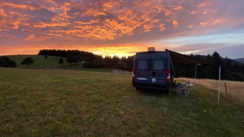 Boulder Bus – Off-Grid Opel Movano 4 gordel plaatsen 