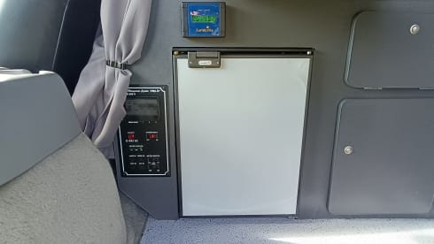 Hightop deluxe  – MAZDA BONGO DELUXE HIGH TOP 2 BERTH  