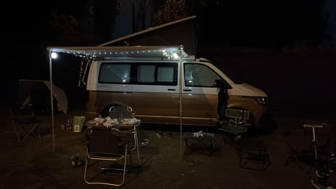 Callie – 4p Volkswagen bus uit 2022