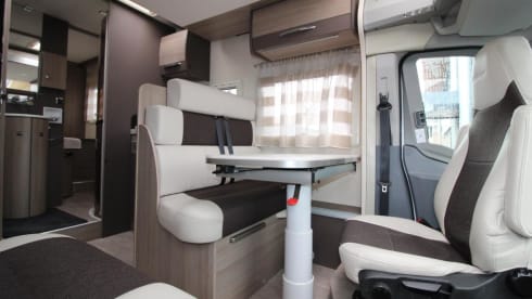 4p Challenger semi-integrated with queen bed