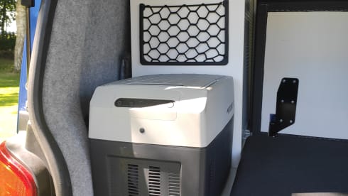 Sturdy Volkswagen T5 bus camper for 2-4 people