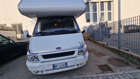 GianCarlo – Campervan rental for 6 people