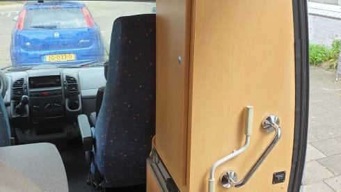 Completely self-sufficient camper van