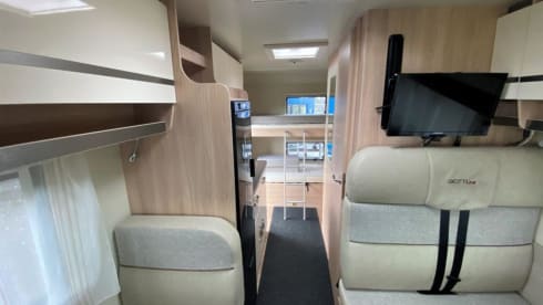 Fransie  – Luxury 5 person Alcove camper from 2017: Fransie