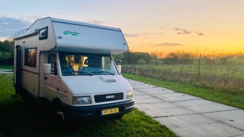 Meet Bennie! – Spacious & Cozy Iveco Camper