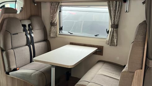 Relax Palace – Cabine Swift à 6 couchages avec alcôve, modèle 2015