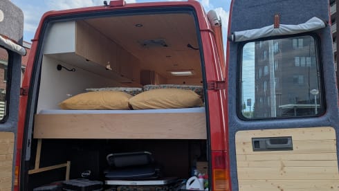 Norbert – 2p Volkswagen bus from 2004
