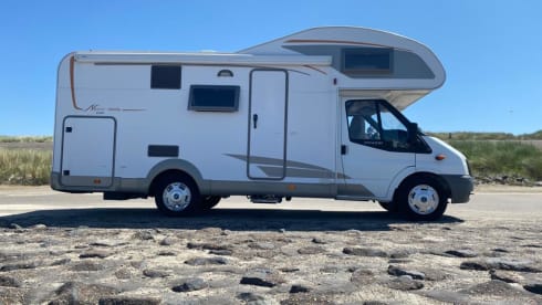 Happy Camper – Happy camper, 4 people, neat and clean.