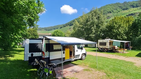 Chico – 4-Personen-Komplettbus mit Toilette, Schlafplätze für 2 Erwachsene + 1 Baby