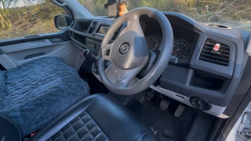 Suzie – 4 berth Volkswagen Campervan 
