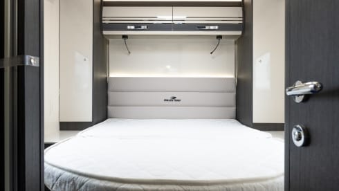 UWO – Fixed Double Bed 4 Berth Motorhome | Couples & Family | Automatic 