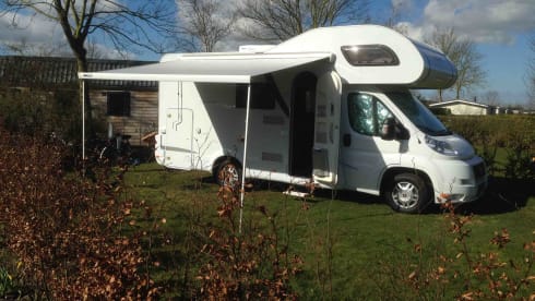 Dethleffs A5881 – Luxury 6-person Dethleffs camper 2x Airco, Navi, bunk bed