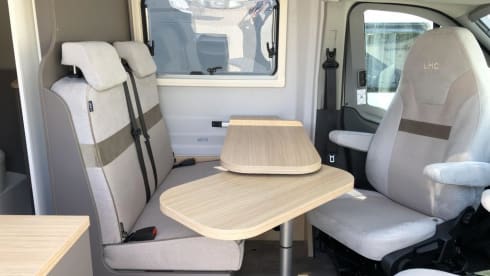 Nieuwe Camperbus Magnetic Grey – FORD LMC Innovan 590 camper van from 2024 Magnetic Gray
