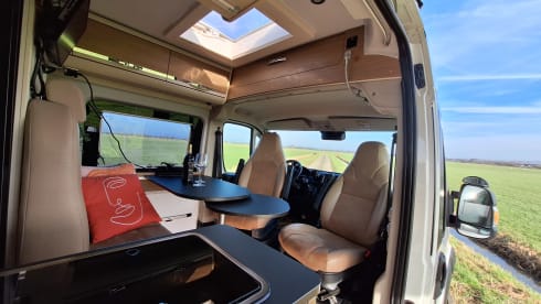 2p Adria Mobil bus uit 2018
