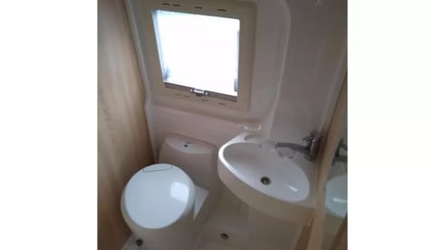 Igor – Tough Luxury Pössl/Clever campervan 2+1p Off-grid