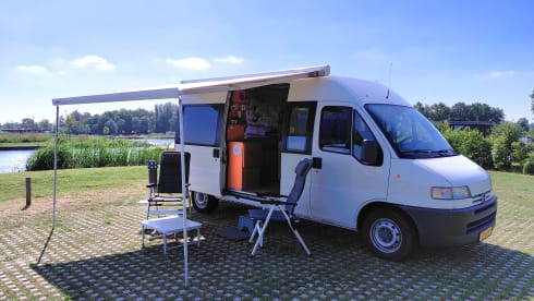 2-person Peugeot campervan from 1997